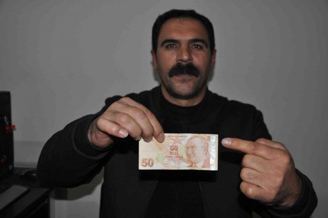 50 Lirada Sıfır Olmadığını Parasını Sayarken Fark Etti