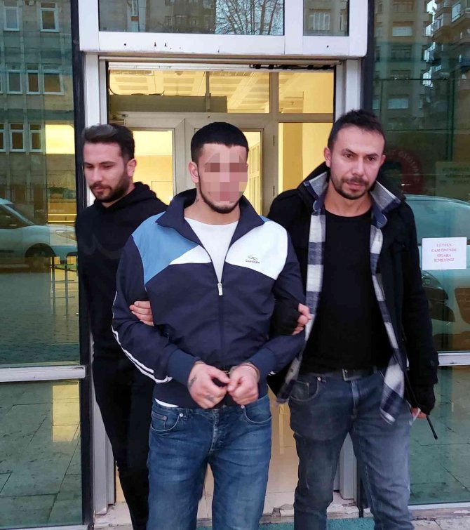 Cep Telefonunu Gasp Ettiler, Banka Hesabındaki Paraları Hesaplarına Aktardılar