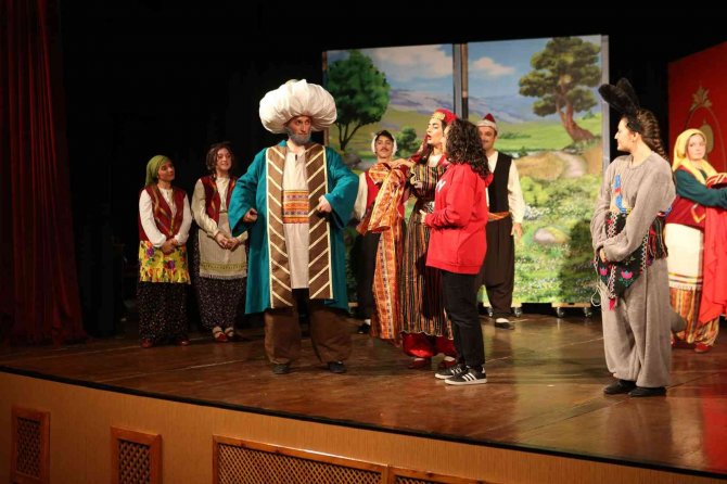 Özel Gereksinimli Gencin Hikayesinden Oluşturulan Sahne Duygulandırdı