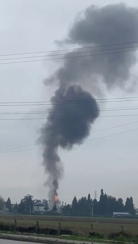 Sakarya’da Lastik Fabrikasında Korkutan Yangın