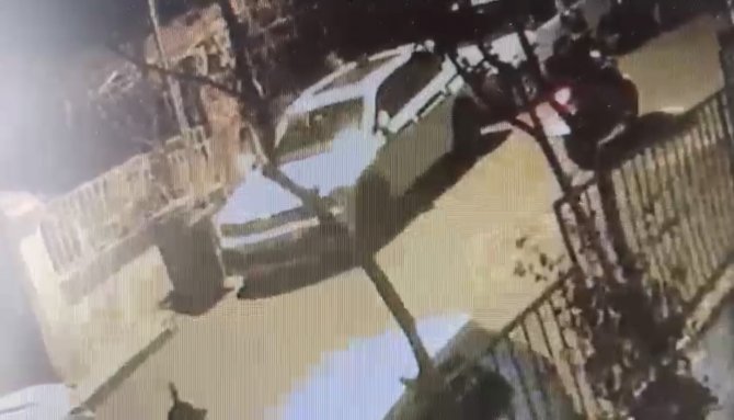 İ̇stanbul’da Lüks Otomobillerden Konsol Ve Gösterge Hırsızlığı Kamerada