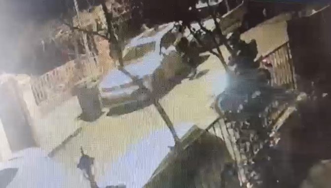 İ̇stanbul’da Lüks Otomobillerden Konsol Ve Gösterge Hırsızlığı Kamerada