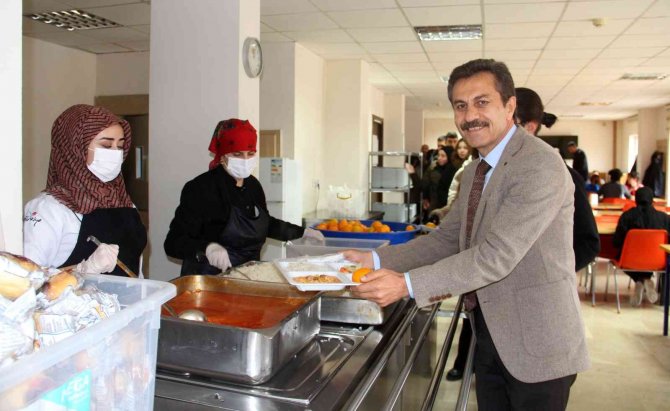 Sivas’ta 15 Bin 828 Öğrenci Ücretsiz Yemek Yiyor