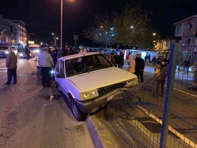 Yalova’da Otomobiller Çarpıştı: 4 Yaralı