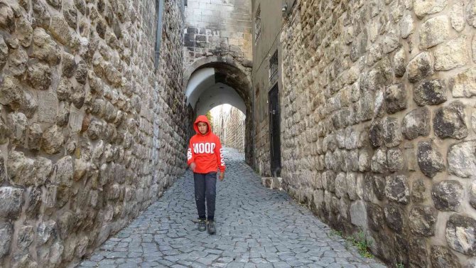 Kudüs’ü Mardin’e Benzeten Dr. Karadeniz: "Mardin’de Konfor Ve Lükse Aldananlar Geçmişe Dönüş Yaşayabiliyor"