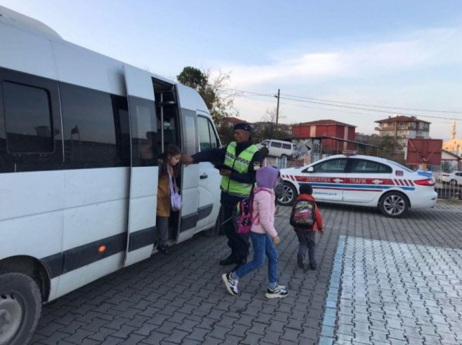 Jandarmadan Servis Araçlarına Denetim