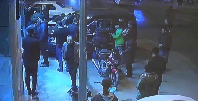Çocuk Sürücü Dehşet Saçtı, 3 Kişi Ölümden Döndü: Kaza Kameraya Saniye Saniye Yansıdı