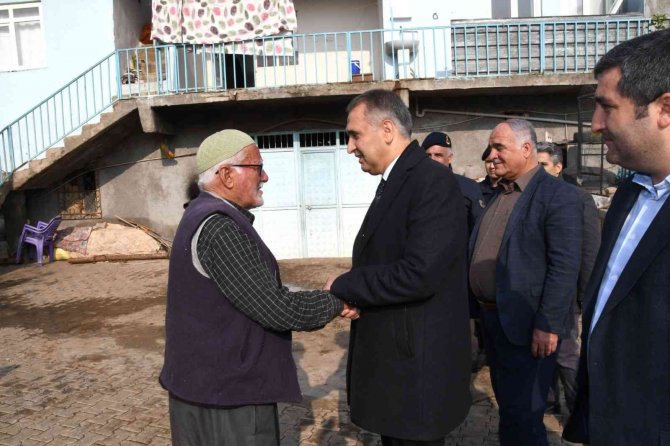 Vali Çuhadar, Köylü Vatandaşların Taleplerini Dinledi