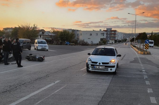 Motosiklet İle Otomobil Çarpıştı: 1 Yaralı