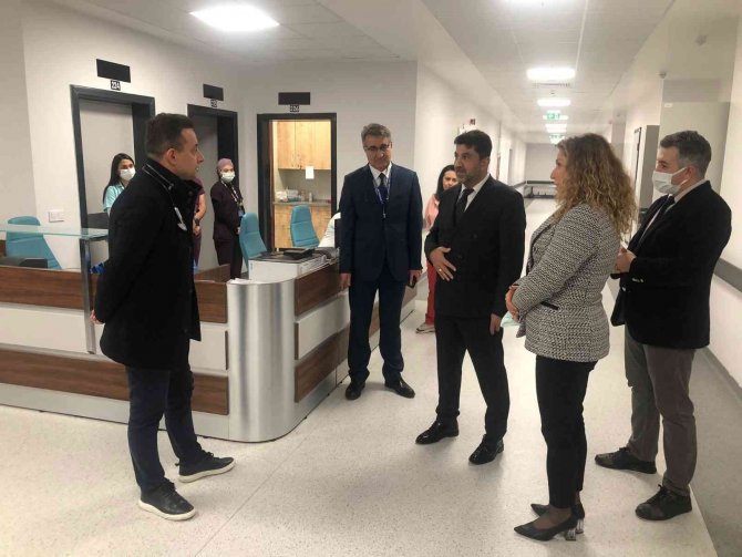 Rektör Aldemir, Kardiyoloji Servisi’ndeki Çalışmaları Yerinde İnceledi