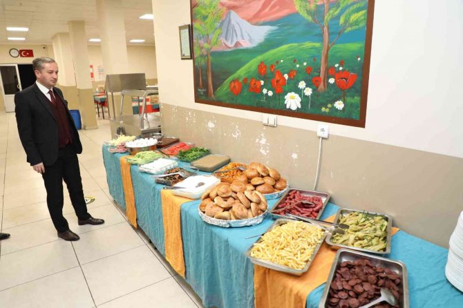 Ağrı Milli Eğitim Müdürü Kökrek, Öğrencilerle Kahvaltıda Buluştu