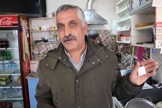 Duyarlı Çaycı 1 Haftadır Aradığı Altın Sahibini Polislerin Yardımıyla Buldu