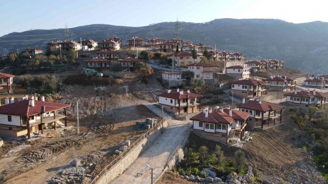 Antalya’daki Orman Yangını Sonrası Toki̇ Yeni Bir Köy İnşa Etti