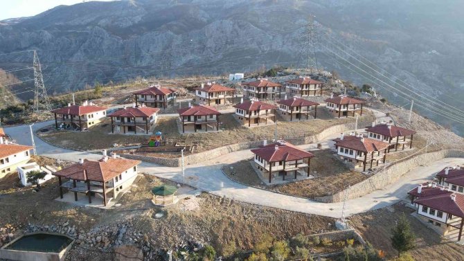 Antalya’daki Orman Yangını Sonrası Toki̇ Yeni Bir Köy İnşa Etti