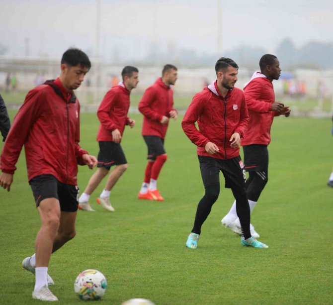 Sivasspor, Sağanak Yağış Altında Çalıştı