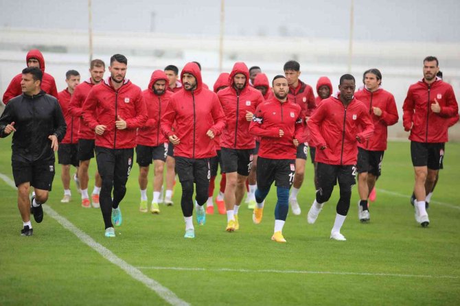 Sivasspor, Sağanak Yağış Altında Çalıştı