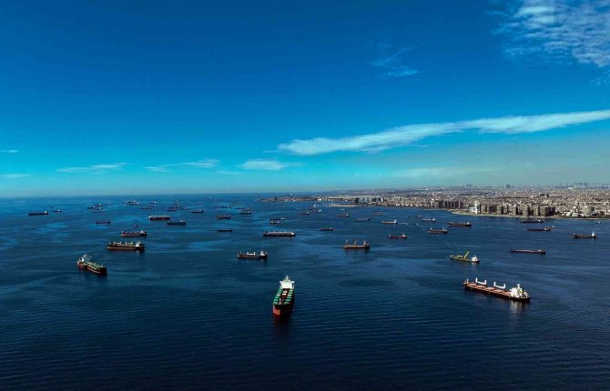 Petrol Tankerleri, İ̇stanbul Boğazı Açıklarında Sıraya Girdi