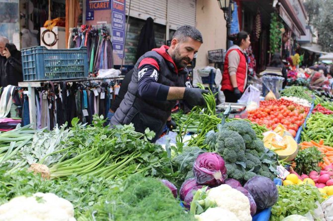 Pazarlarda Kış Sebzelerine Rağbet Arttı
