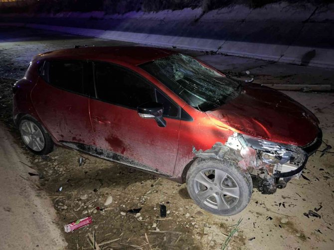 Otomobil Sulama Kanalına Düştü, Sürücü Yara Almadan Kurtuldu