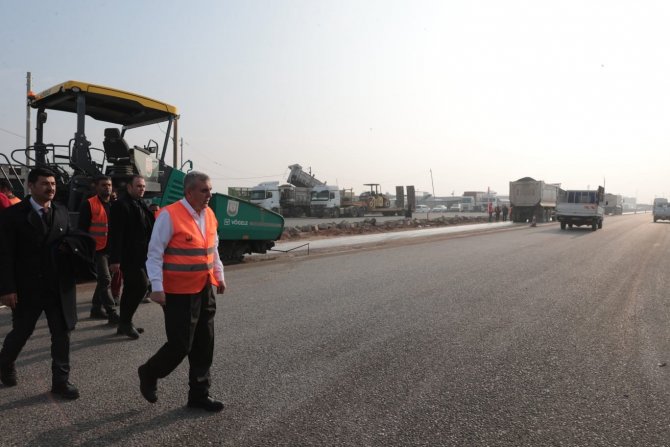 Akçakale’de Yol Genişletme Çalışmaları Sürüyor