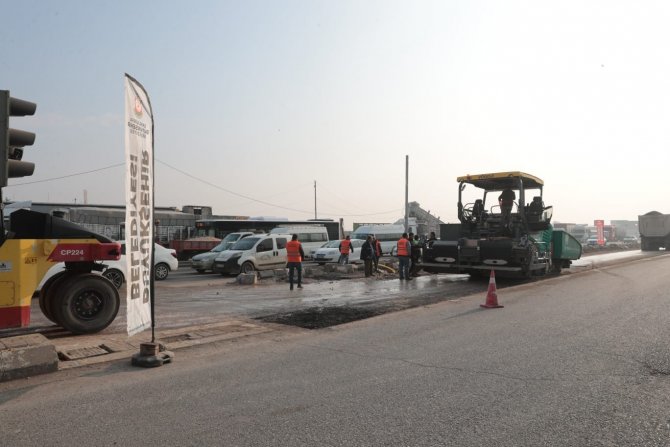 Akçakale’de Yol Genişletme Çalışmaları Sürüyor