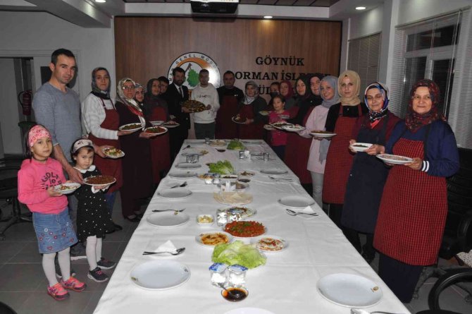 Kadınlar Mutfağın Püf Noktalarını Öğreniyor