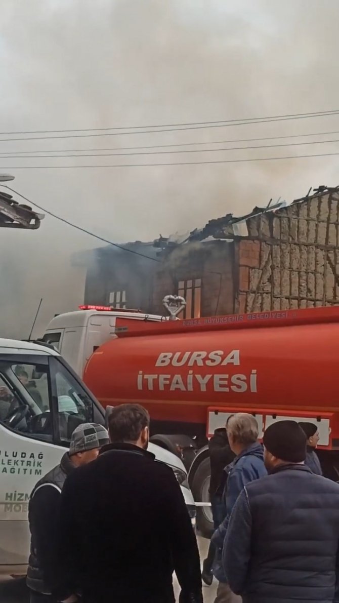 Bursa’da Bir Ev Alevlere Teslim Oldu