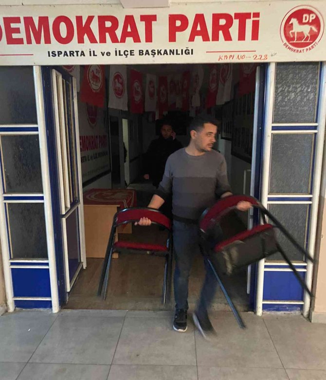 Demokrat Parti’nin Isparta’daki Bürolarına Haciz İşlemi Uygulandı