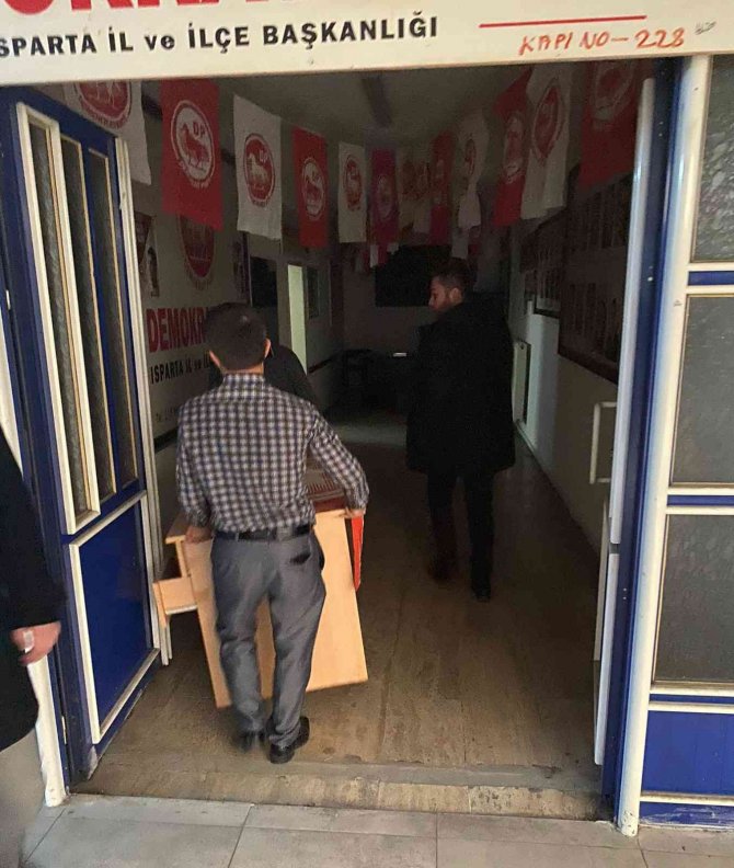 Demokrat Parti’nin Isparta’daki Bürolarına Haciz İşlemi Uygulandı