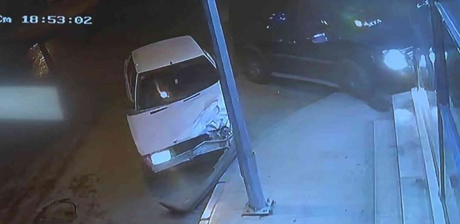 Çocuk Sürücü Dehşet Saçtı, 3 Kişi Ölümden Döndü: Kaza Kameraya Saniye Saniye Yansıdı