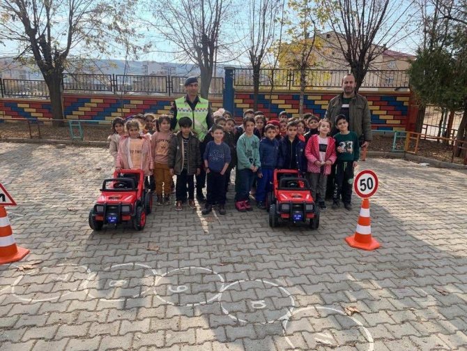 Elazığ’da Öğrencilere Trafik Güvenliği Eğitimi Verildi