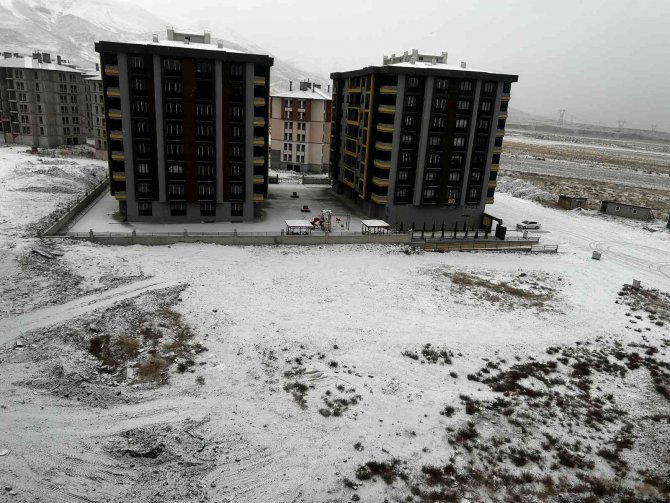Erzurum Güne Karla Uyandı