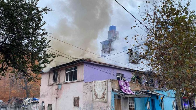 Esenyurt’ta Gecekondu Alev Alev Yandı