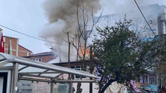 Esenyurt’ta Gecekondu Alev Alev Yandı