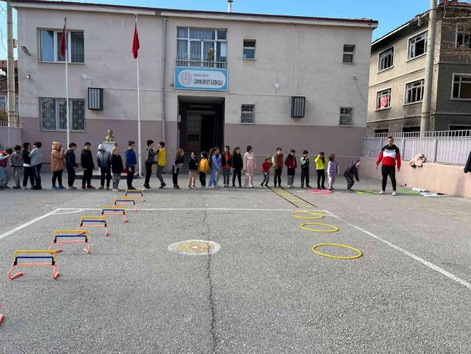 “İ̇lkokullarda Spor Dalı Eğitimi” Cumhuriyet İ̇lkokulunda Başladı