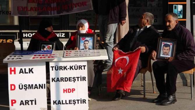 Muş’ta Ailelerin Hdp Önündeki Evlat Nöbeti Sürüyor
