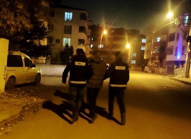 "Avukatım" Dedi Kimliğini Göstermedi, Dolandırıcı Olduğu Ortaya Çıktı