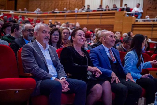 Soyer: “İ̇zmir Felaketleri Gönüllülükle Aştı”