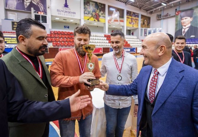 İ̇zmir Basın Ligi’nin Şampiyonu Tsyd İ̇zmir