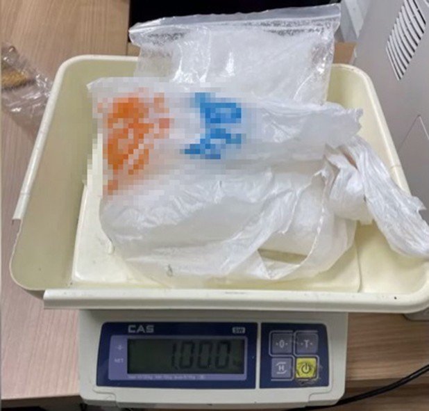 İ̇zmir Polisinden Uyuşturucu Sevkiyatına Darbe: 1 Kilo Metamfetamin Ele Geçirildi