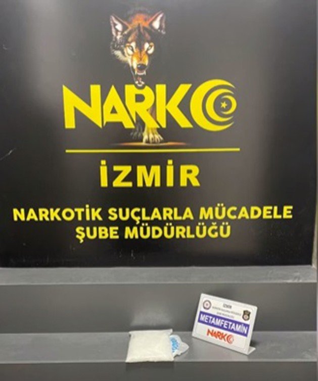 İ̇zmir Polisinden Uyuşturucu Sevkiyatına Darbe: 1 Kilo Metamfetamin Ele Geçirildi