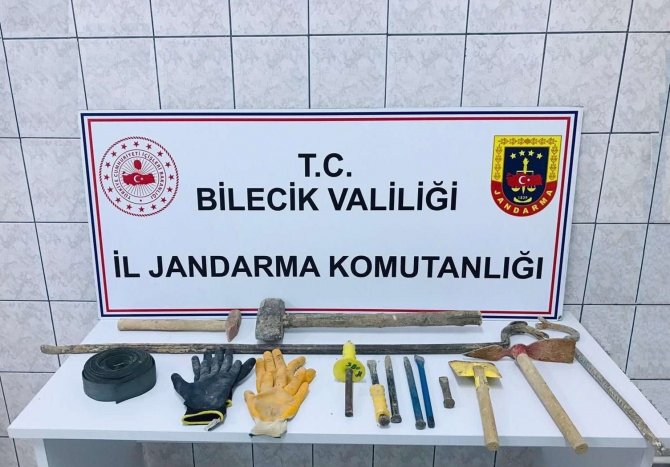İ̇zinsiz Kazı Yapan 5 Şahıs Yakalandı