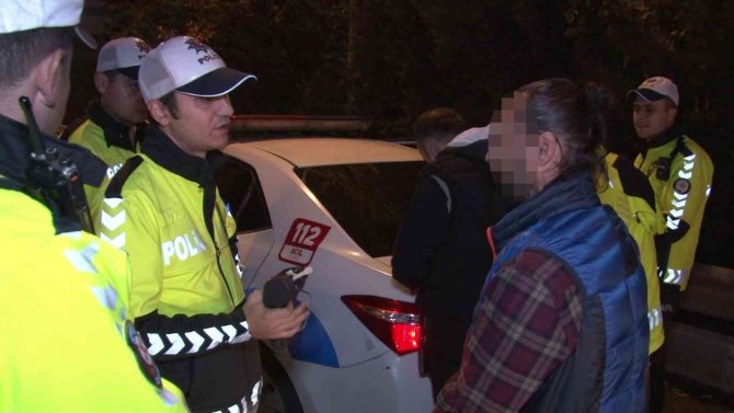 Kadıköy’de Trafik Denetiminde Alkollü Çıktı, Basın Mensuplarına El Salladı