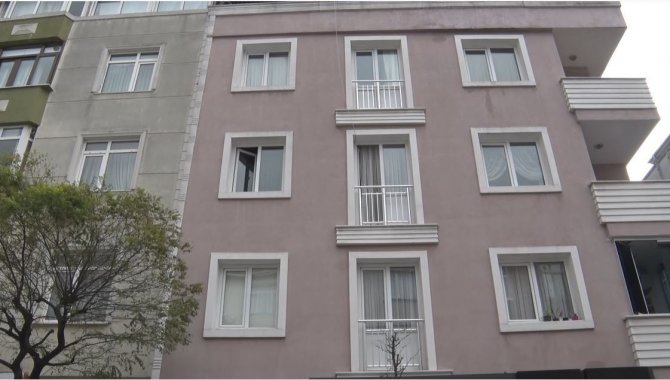 İ̇stanbul’da Akıl Almaz Olay Kamerada: Çilingirle Kapıyı Açtırıp Halasının Evini Soydu