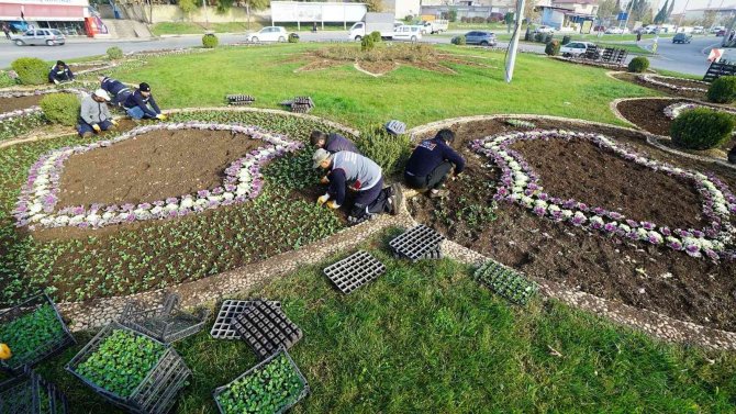 Kahramanmaraş’ta 10 Bin Ağaç Ve Yüz Binlerce Çiçek Toprakla Buluşturuldu