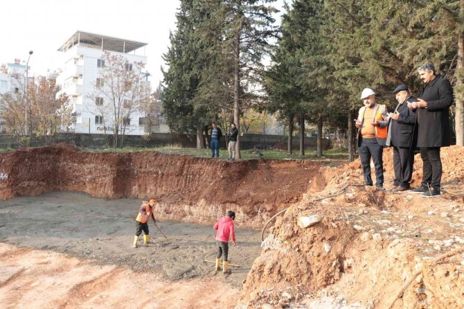 Öğrencisi Olduğu Ve Öğretmenlik Yaptığı Okula Cami Yaptırıyor