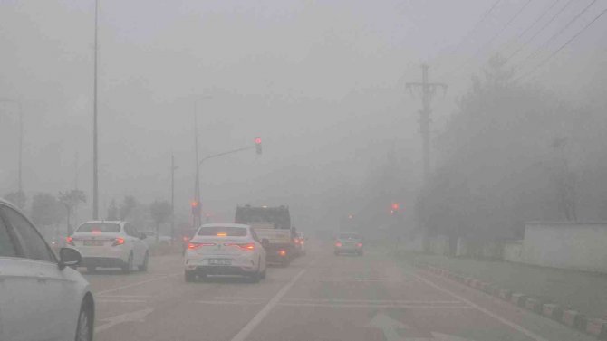 Yoğun Sis Sürücülere Zor Anlar Yaşattı