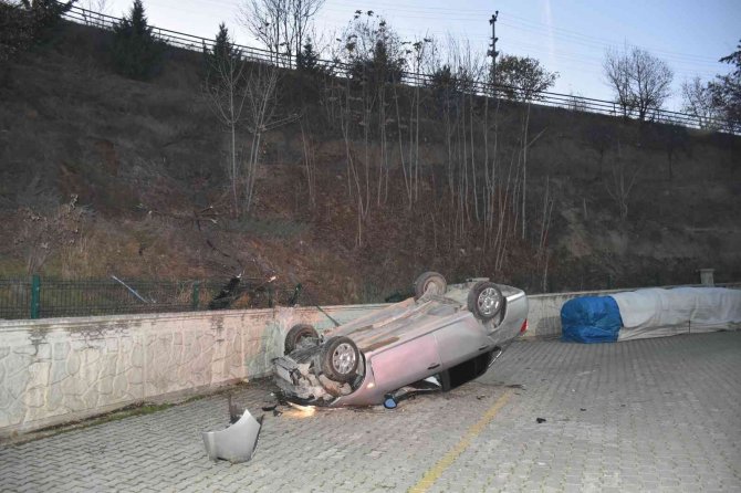Otomobil 150 Metre Yükseklikten Pazar Yerine Düştü: 2 Yaralı