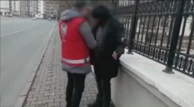 Güven Timlerinden Okul Önlerinde Uygulama: 35 Gram Uyuşturucu Madde Ele Geçirildi