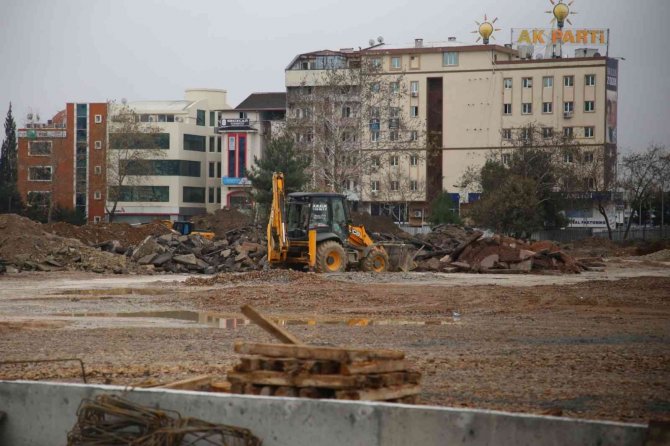 Milli İ̇rade Meydanı’nda Temel Betonu Döküldü